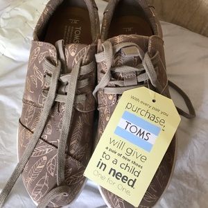 Toms new w/o box ladies 7